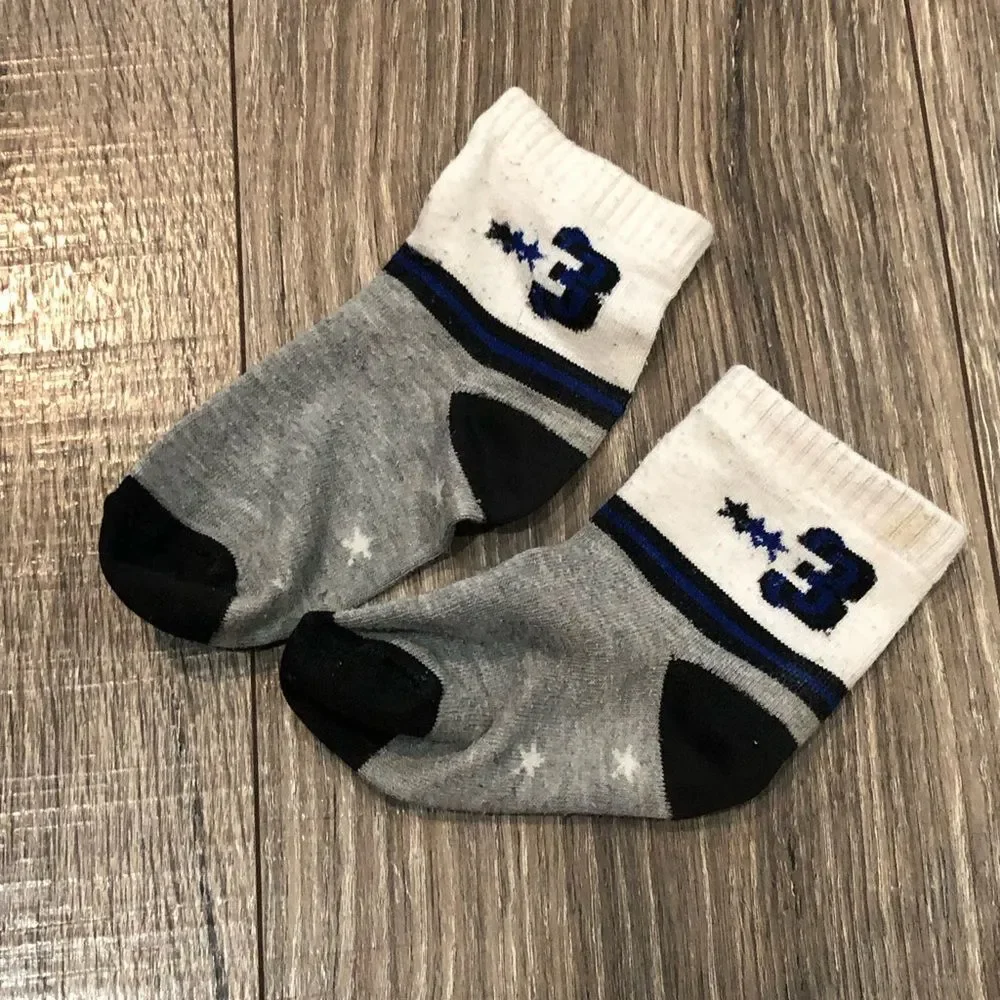 Assorted Newborn and Baby Socks Collection 16 pairs